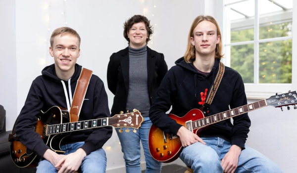 Zwei Gitarren-Schüler qualifizieren sich für den Landesentscheid (NOZ)