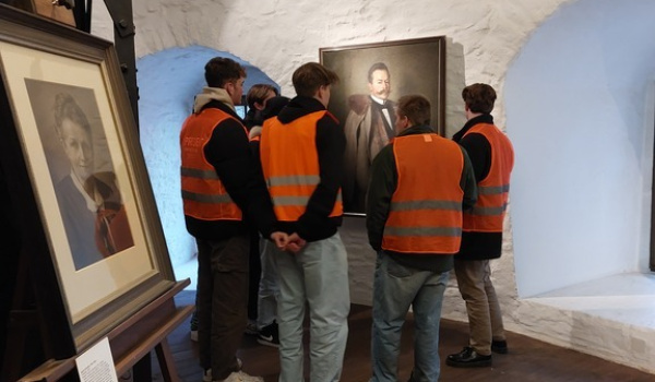 „Hidden Champions“ in Osnabrück: Leistungskurs Politik-Wirtschaft bei Felix Schoeller
