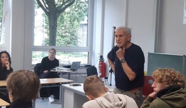 Bedrohter Alltag - Zeitzeugenvortrag mit Dietmar Linke