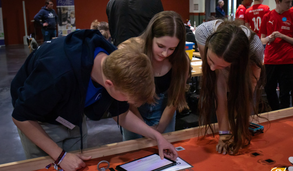 Das gab's noch nie: Zwei Teams bei der World Robot Olympiad, zwei mal 1. Platz!