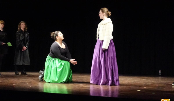 Klassisches Drama im Schultheater der Wüste