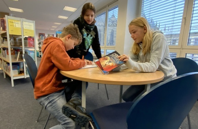 Spürnasen gesucht - 6e besucht die Stadtbibliothek