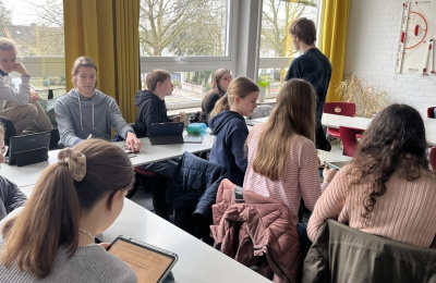 Schülerinnen und Schüler machen Schule