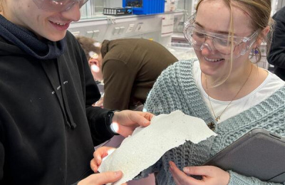 Chemie-LK erforscht die Kreislaufwirtschaft 