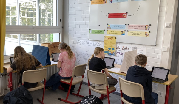Von Hieroglyphen zu High-Tech: Fachgruppe Geschichte testet Format der digitalen Klassenarbeit