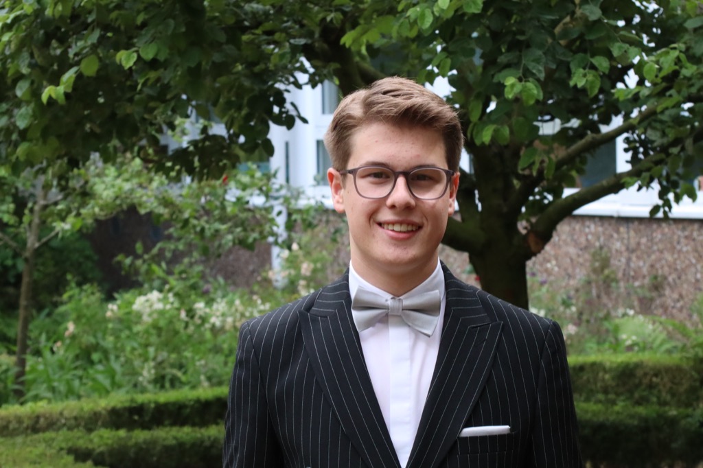 Luca Tesic, Schüler