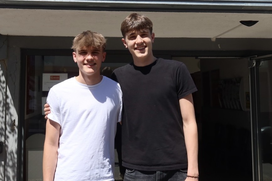 Leon und Malik Herges, Schüler