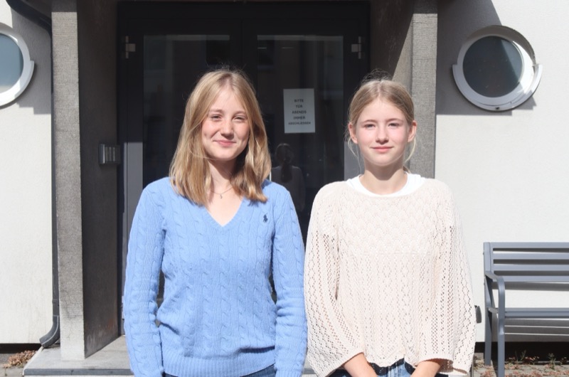 Lilybel und Ellinor Vor dem Berge